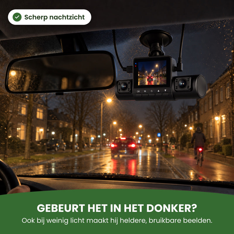 De 360Guard Pro dashcam naast de spiegel op een donkere, natte straat, het scherm toont de weg: ook bij weinig licht maakt hij bruikbare beelden