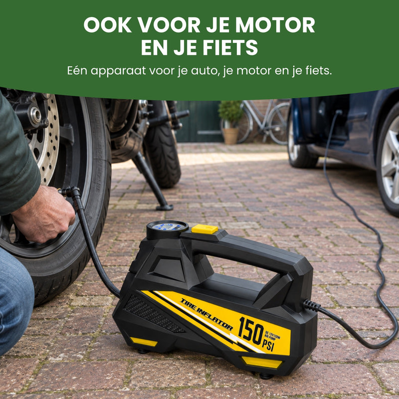 De AirBoost pompt de band van een motor op, het snoer loopt naar de auto en er staat een fiets bij de schuur: ook voor je motor en je fiets
