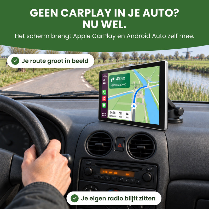 AutoSync Pro met een Nederlandse route op het dashboard van een oudere auto, boven de oude autoradio: geen CarPlay in je auto? Nu wel