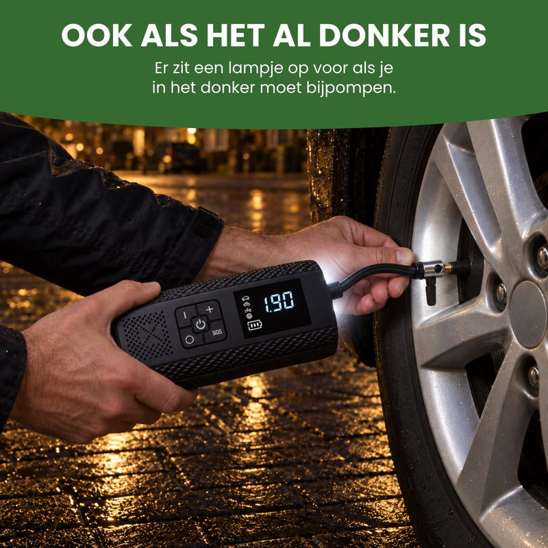Hand houdt de AirMate bandenpomp met brandend lampje bij het ventiel van een autowiel in het donker: ook als het al donker is
