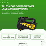 Compressor aangesloten op autoband, autostop-functie zichtbaar op verlicht display
