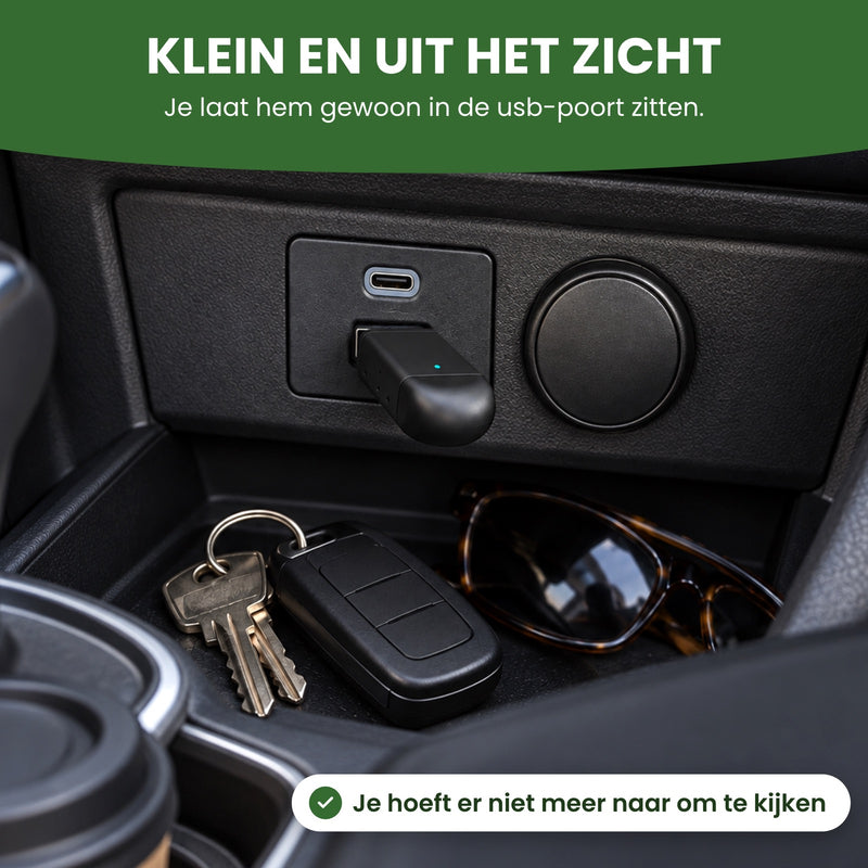 DriveLink in de usb-poort van de middenconsole, naast een sleutelbos en een zonnebril: klein en uit het zicht