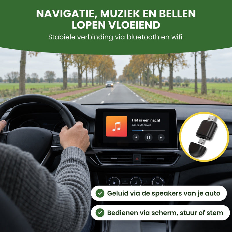Autoscherm met een muziekspeler op een weg met bomen, beide handen aan het stuur: navigatie, muziek en bellen lopen vloeiend
