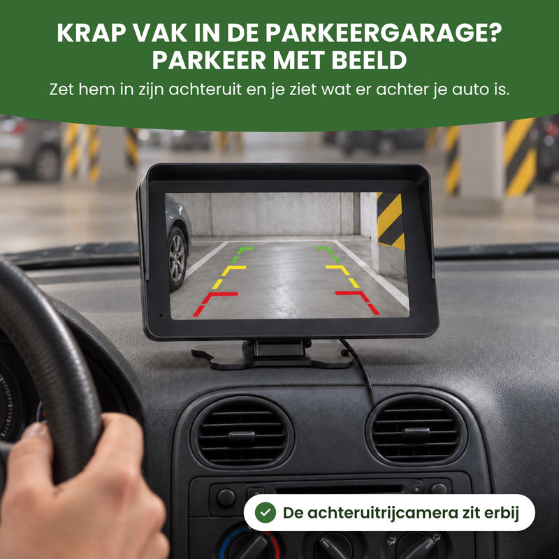DriveMate One met het beeld van de achteruitrijcamera en hulplijnen in een parkeergarage: krap vak, parkeer met beeld