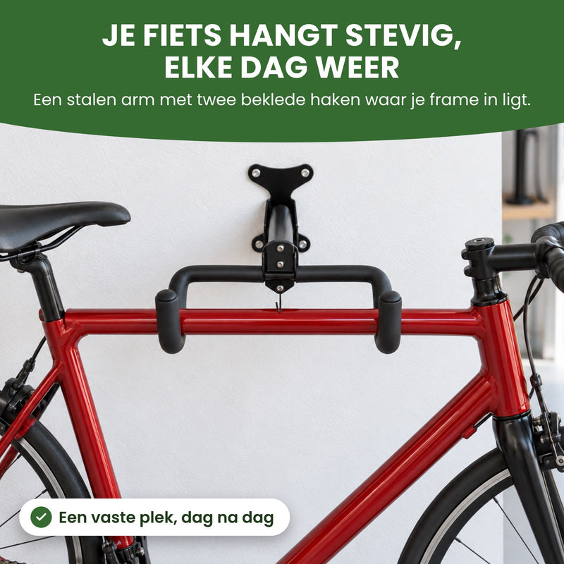 Zwart stalen fiets ophangsysteem met wandplaat, arm en twee haken draagt een racefiets aan de muur: je fiets hangt stevig, elke dag weer