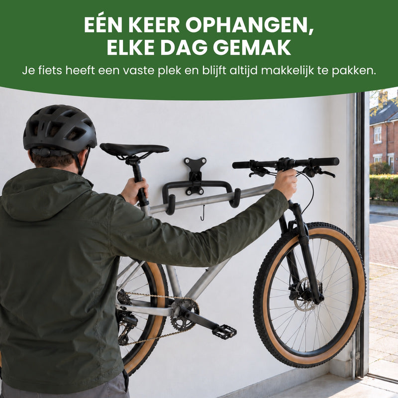 Fietser, van achteren te zien, pakt zijn mountainbike van het fiets ophangsysteem in de garage: één keer ophangen, elke dag gemak