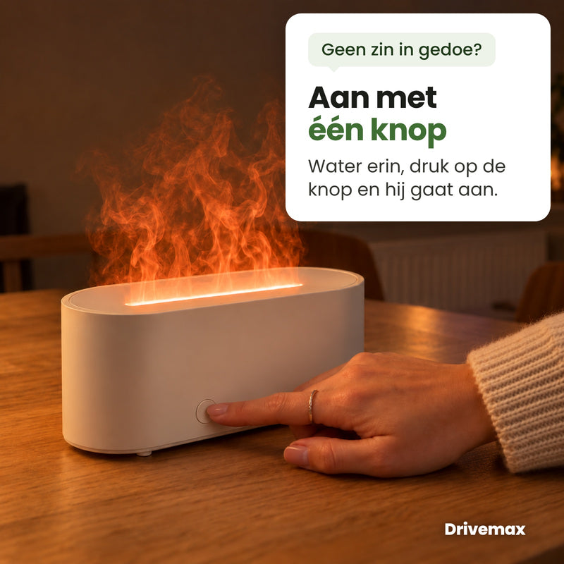 Een vinger op de knop aan de voorkant van de Flamora: water erin, druk op de knop en hij gaat aan