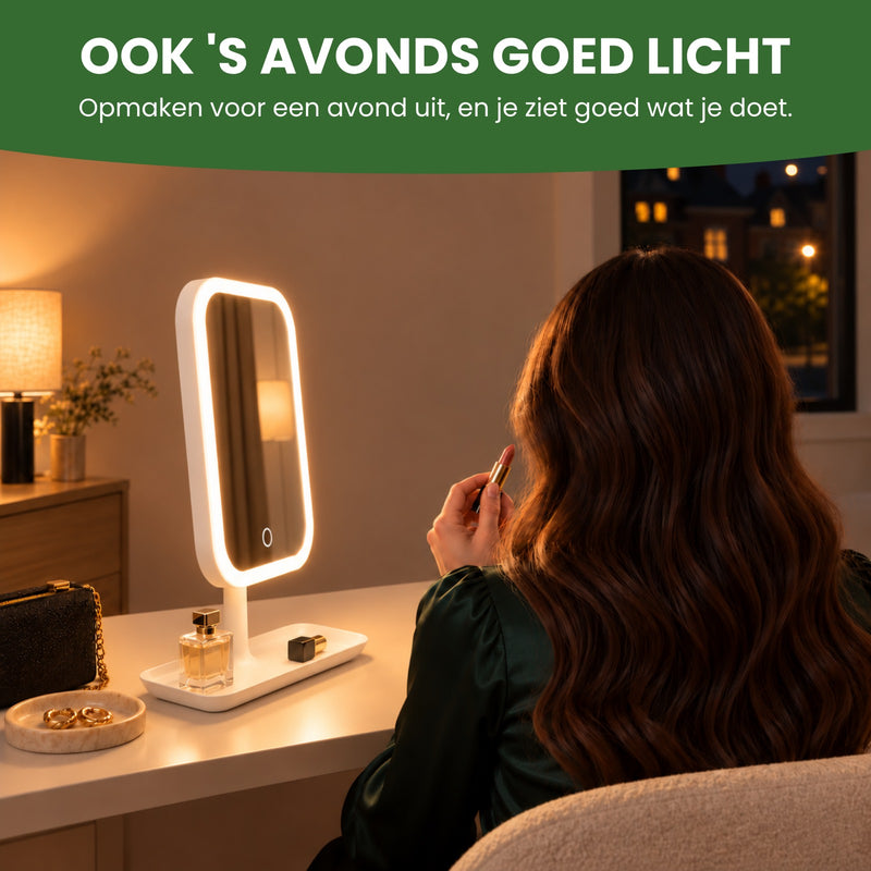 Vrouw van achteren maakt zich 's avonds op voor een avond uit bij de Glamova op haar bureau: ook 's avonds goed licht