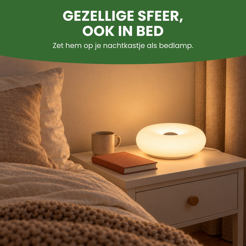 De Halova als bedlamp op een nachtkastje naast het bed, 's avonds aan: een gezellige sfeer, ook in bed