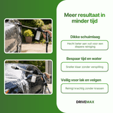 Hogedrukreiniger met schuimlans in gebruik op een auto, waarbij een dikke schuimlaag wordt aangebracht voor grondige reiniging.