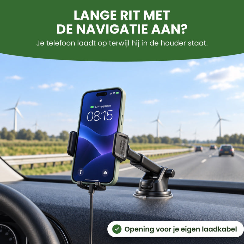 Telefoon in de Holdify met de laadkabel door de opening onderaan, op de snelweg: je telefoon laadt op terwijl hij in de houder staat
