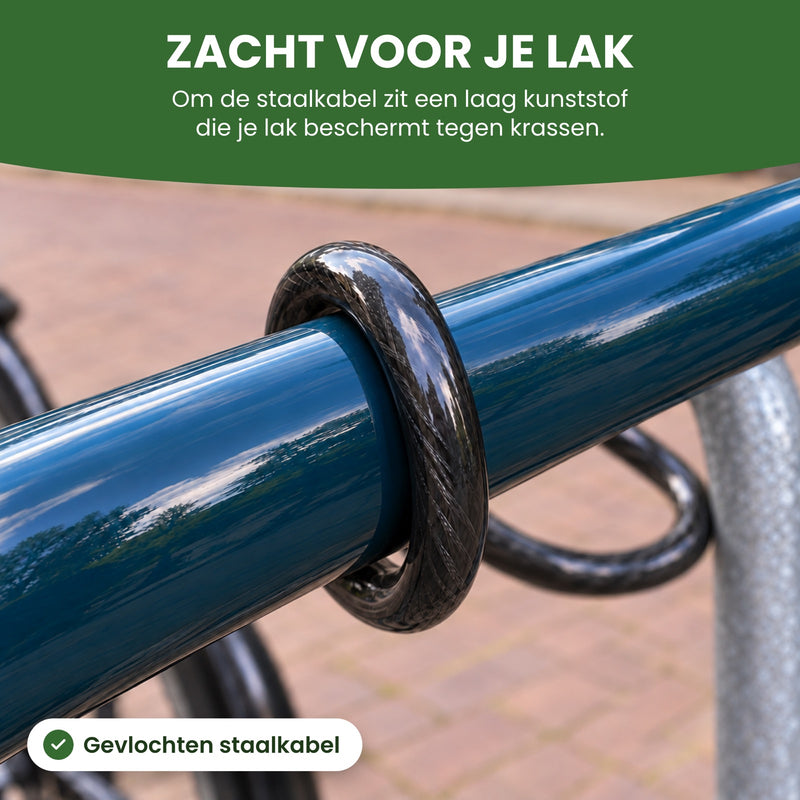 De zwarte kabel van het LockMaster slot van dichtbij om een gelakte framebuis: zacht voor je lak, met een laag kunststof om de staalkabel