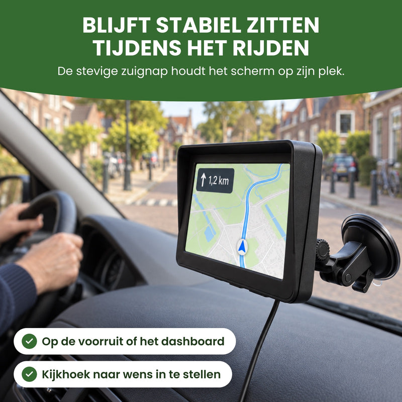 Navigatiescherm met de zuignap op de voorruit, van opzij gezien in een dorpsstraat: blijft stabiel zitten tijdens het rijden