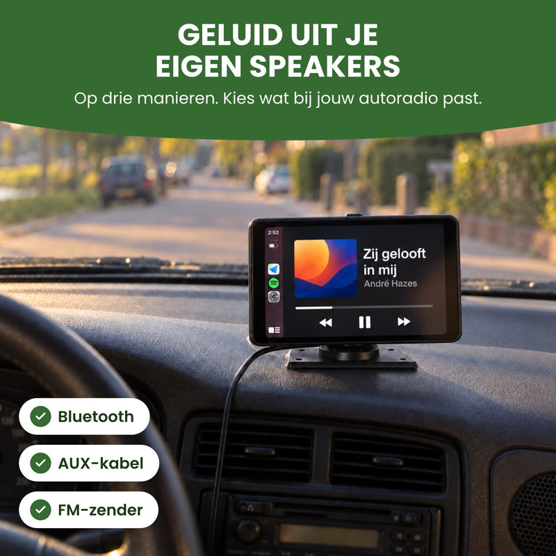 Navion One met een muziekspeler op het scherm boven de autoradio: geluid uit je eigen speakers via bluetooth, AUX-kabel of FM-zender