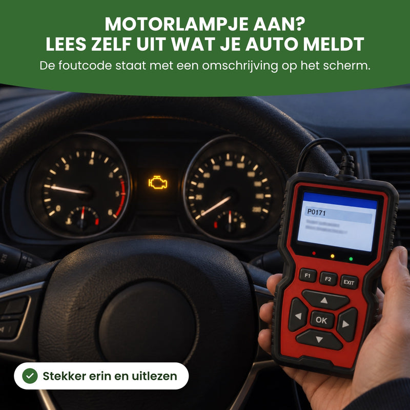 Dashboard met brandend motorlampje en een OBD2 scanner met de foutcode op het scherm: lees zelf uit wat je auto meldt