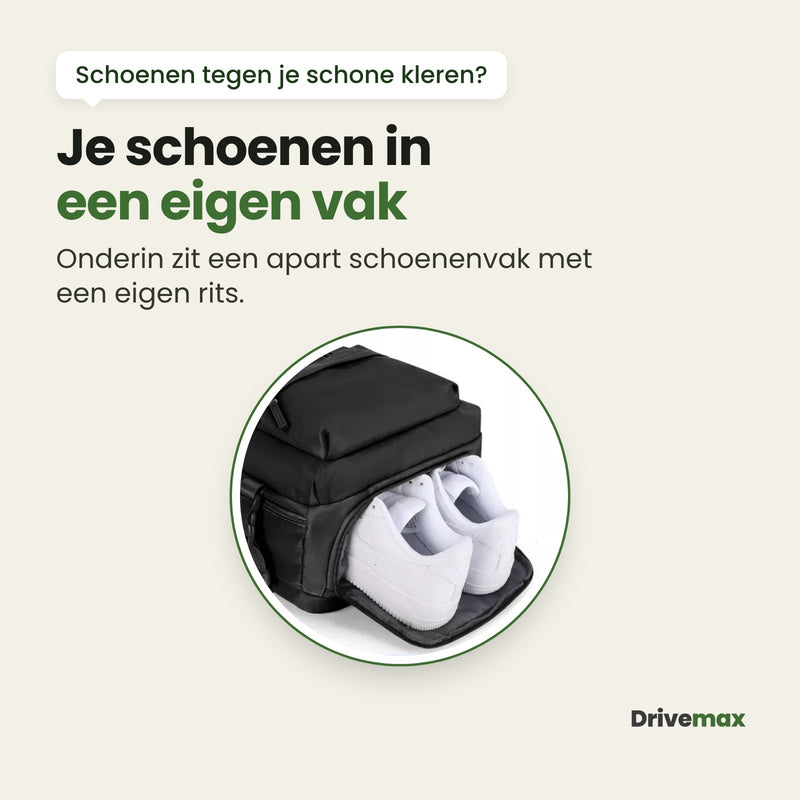 De Pakova rugzak liggend met het schoenenvak onderin open en schoenen erin, uitvergroot: een apart vak met een eigen rits
