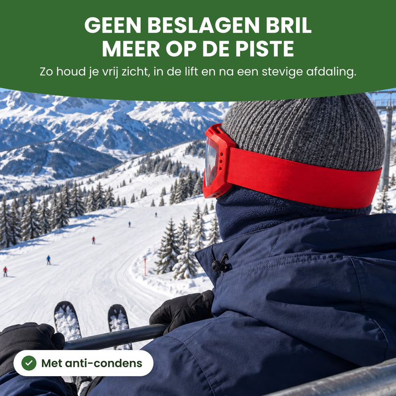 Skiër van achteren in de stoeltjeslift met de Pistova op: geen beslagen bril meer op de piste, ook in de lift vrij zicht