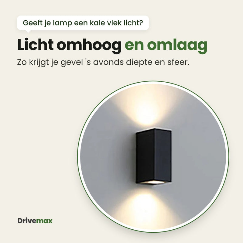 De Portova aan een lichte muur met een lichtbundel omhoog en een omlaag: zo krijgt je gevel 's avonds diepte en sfeer