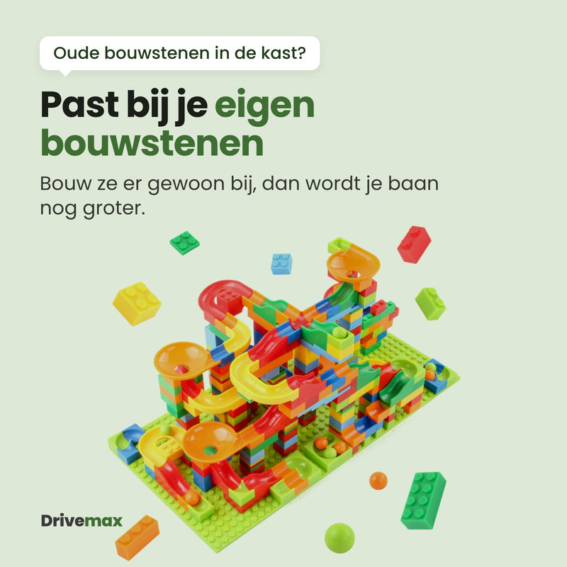 De Rolova knikkerbaan met losse bouwstenen eromheen: past bij je eigen bouwstenen, bouw ze er gewoon bij en je baan wordt nog groter