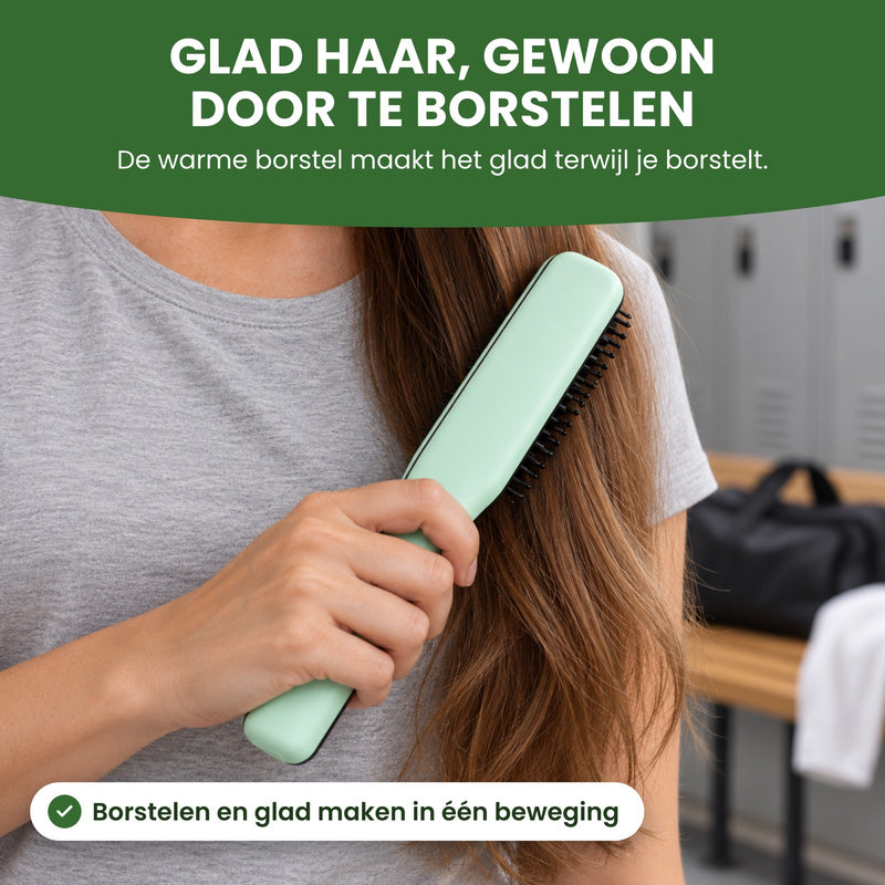 Hand borstelt lang haar met de SleekGo in de kleedkamer van de sportschool: glad haar, gewoon door te borstelen