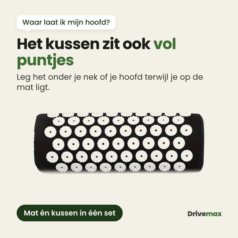 Het rolkussen van de Spikly zit ook vol puntjes: leg het onder je nek of je hoofd terwijl je op de mat ligt