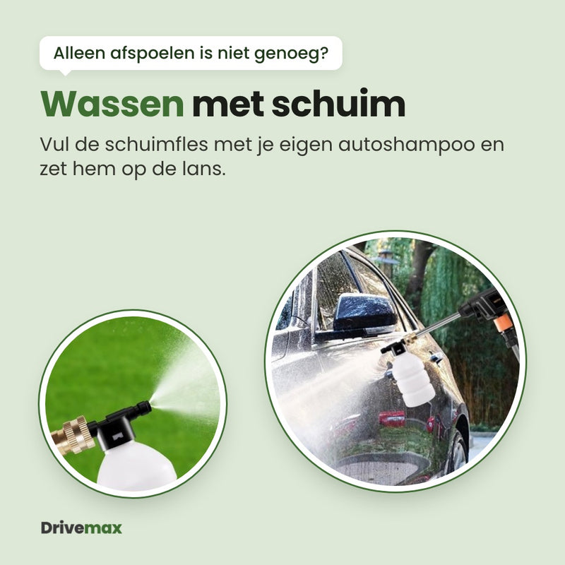 Ronde uitvergrotingen van de schuimfles op de lans van de Straalova, die een auto met schuim bespuit: wassen met schuim