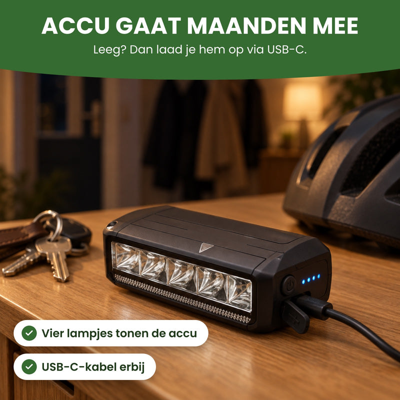 Voltura fietslamp aan de USB-C-kabel met vier blauwe accu-lampjes: accu gaat maanden mee