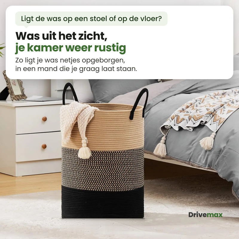 De Wasova wasmand naast een bed in een lichte slaapkamer: de was uit het zicht, je kamer weer rustig